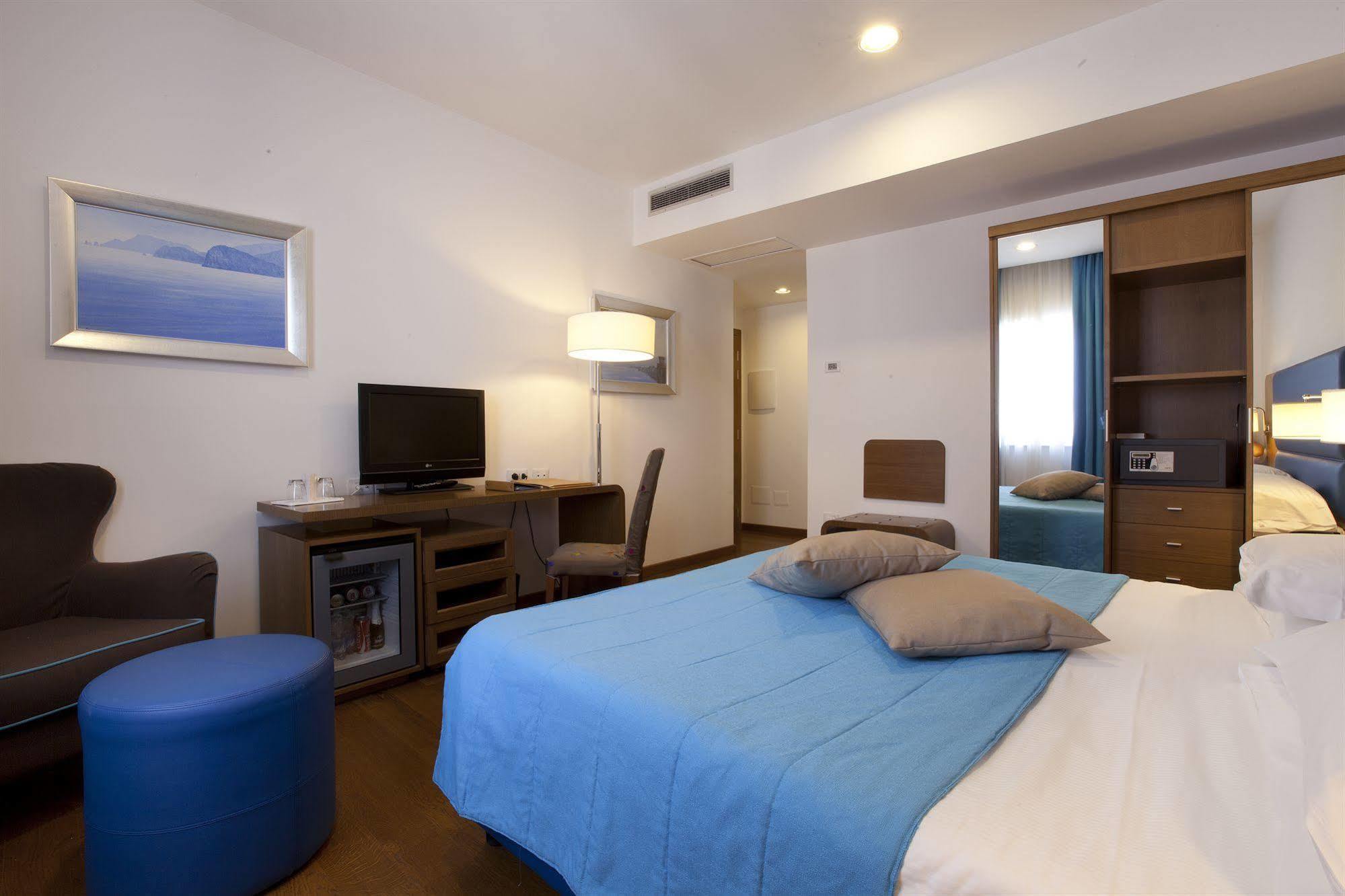 Hotel Plaza Сорренто Екстер'єр фото