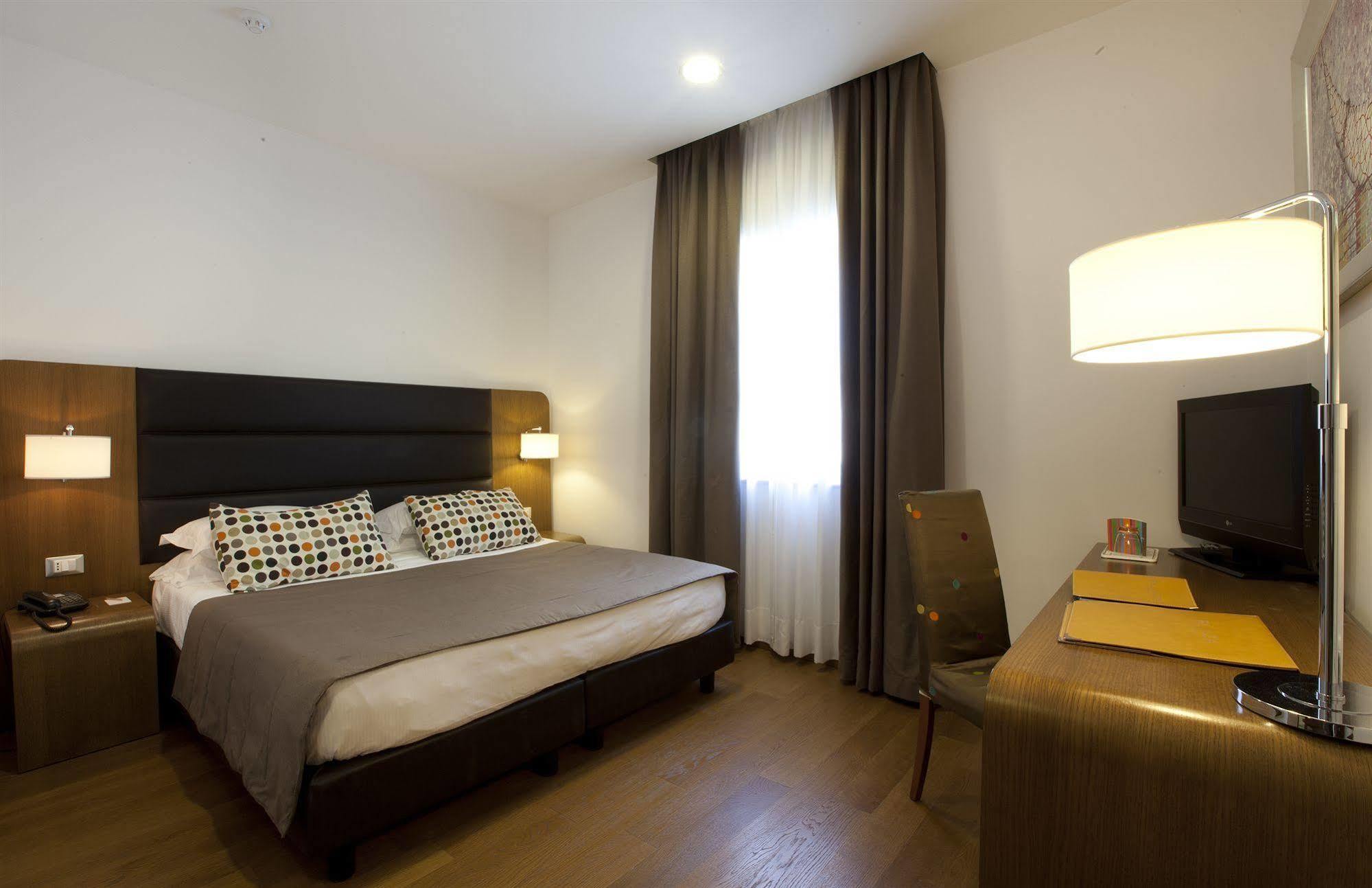 Hotel Plaza Сорренто Екстер'єр фото